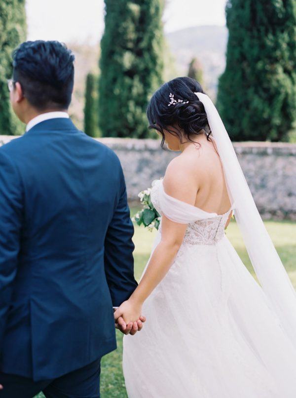 Elegant Villa Cetinale Wedding Flower Aisle 005
