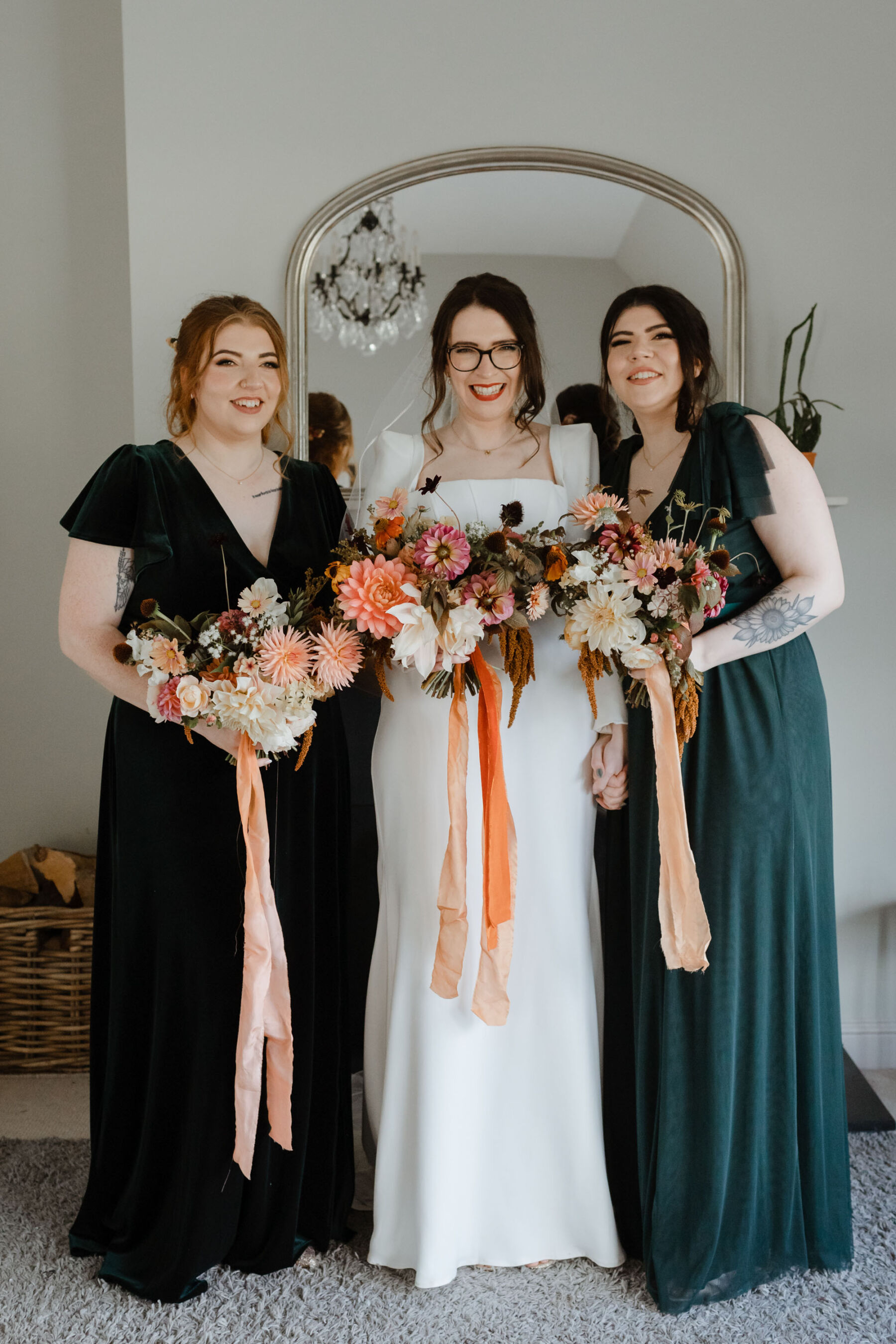 Folkster Ireland bridesmaids dresses in dark green. Autumn wedding bouquets.