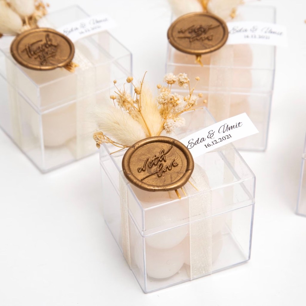unique personalized clear acrylic boxes with mini bubble shaped wedding favor ideas