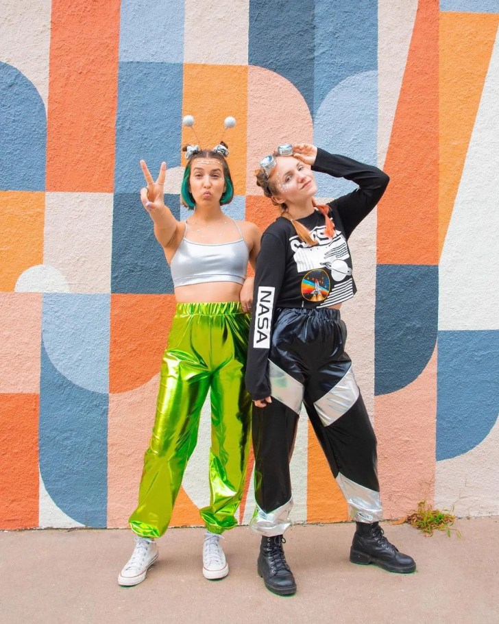 cute alien and astronaut couples Halloween costume idea