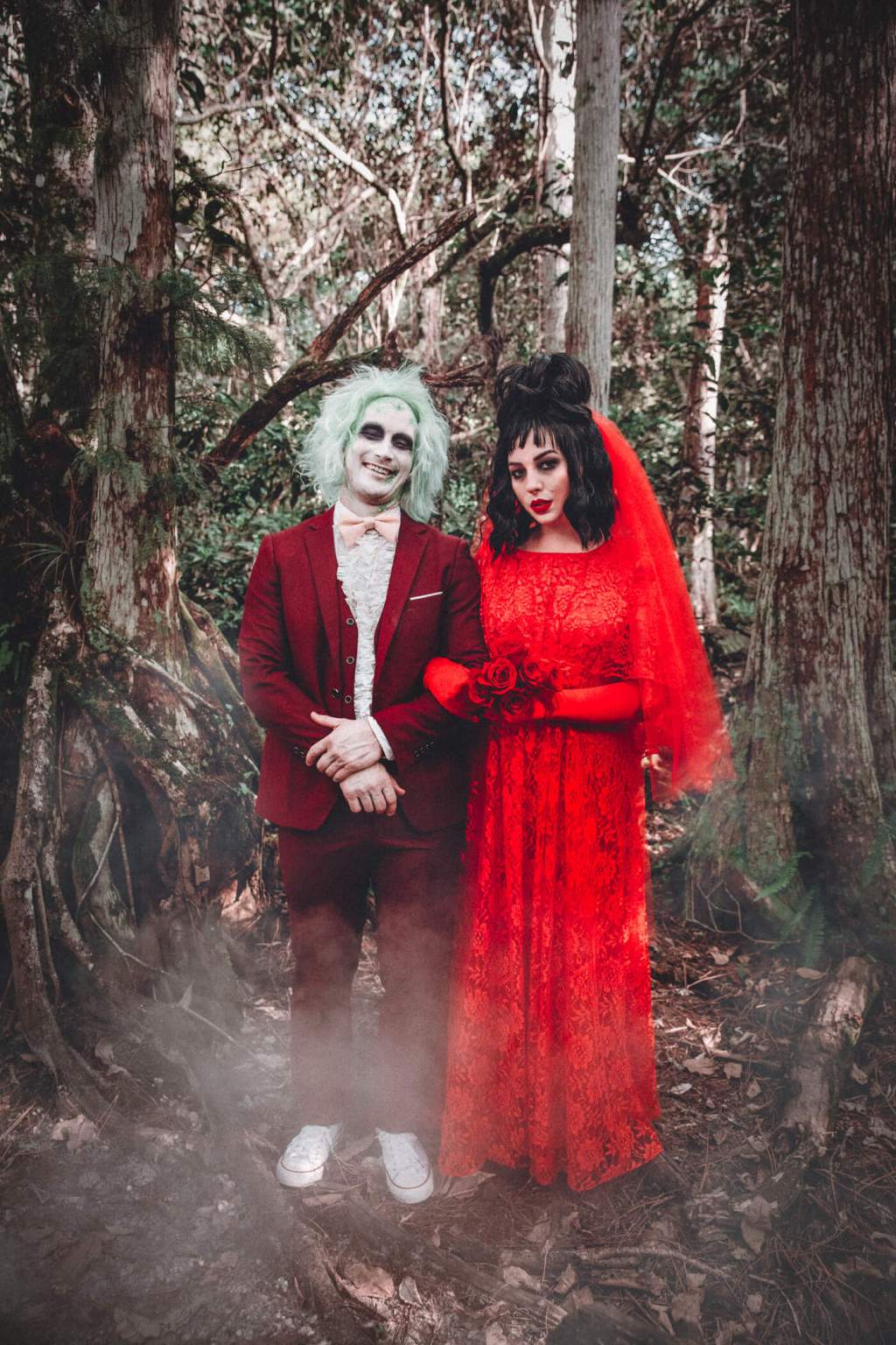 best couples Halloween costumes ideas of Beetlejuice and Lydia Deetz