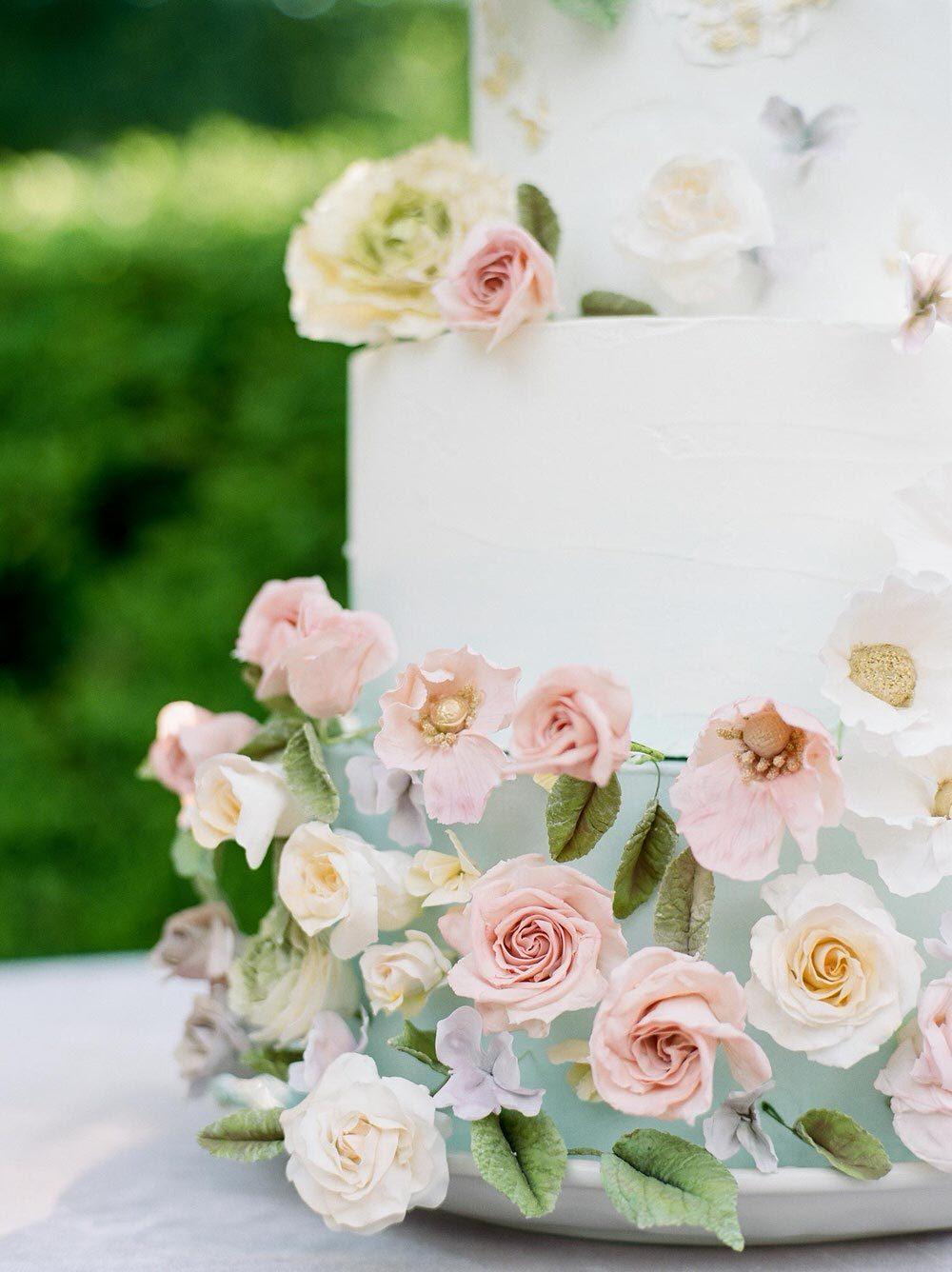 wedding cake for wedding budget with 100 guests