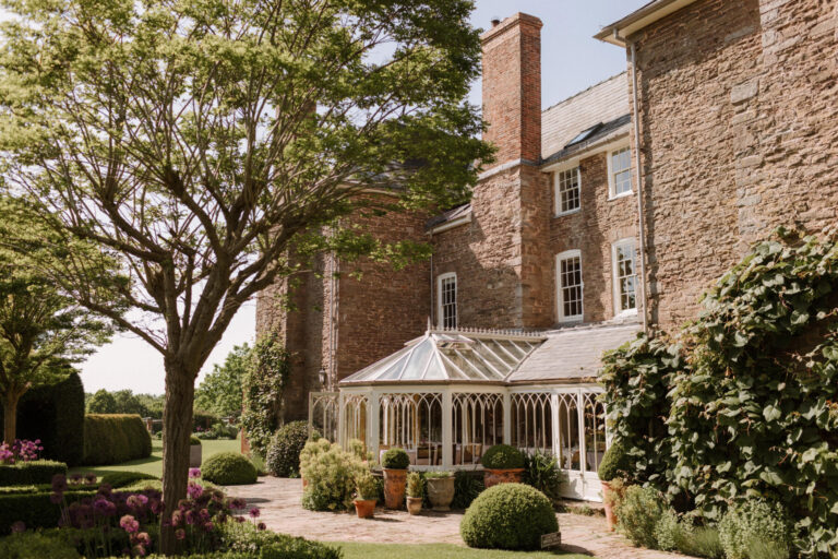 Dewsall Court Herefordshire Wedding Venue Gamith Preethi www.thecurries2.co